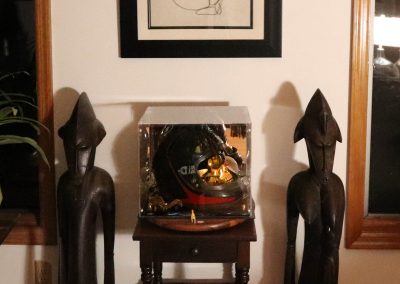 One of several photos of my world-famous sculpture, Skully, a.k.a. Death laughs at us all, created in 2023.